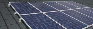 Modules photovoltaïques avec supports solaires, installés sur la tuile PREFA