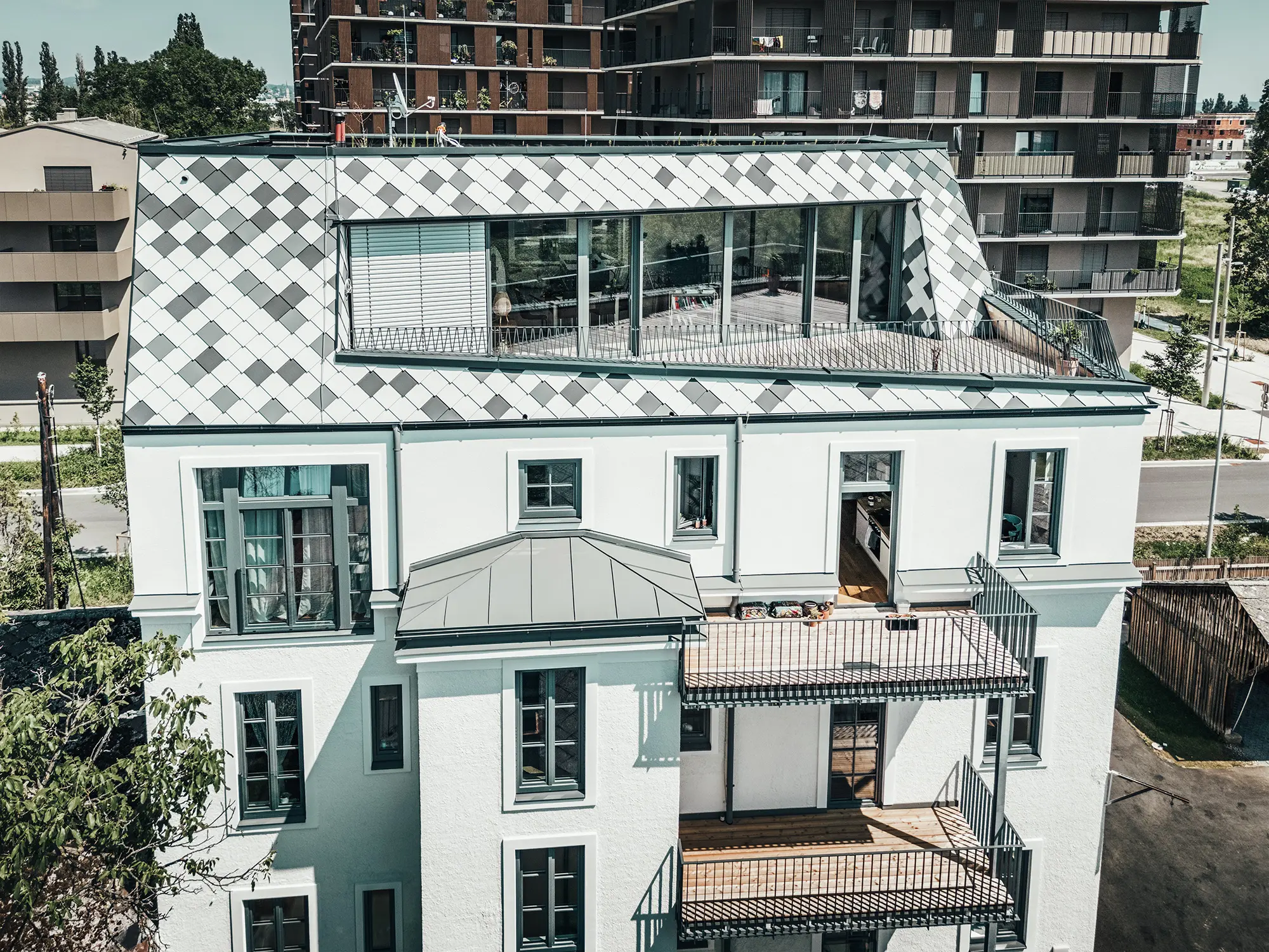 Vue de la villa depuis la cour intérieure.