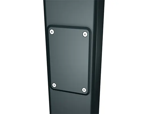 Le tuyau de descente carré PREFA avec ouverture de nettoyage, disponible dans les dimensions 80 et 100 mm, permet un entretien et un nettoyage faciles des systèmes d'évacuation des eaux pluviales. L'ouverture de nettoyage intégrée garantit un accès aisé et facilite l'élimination des dépôts.