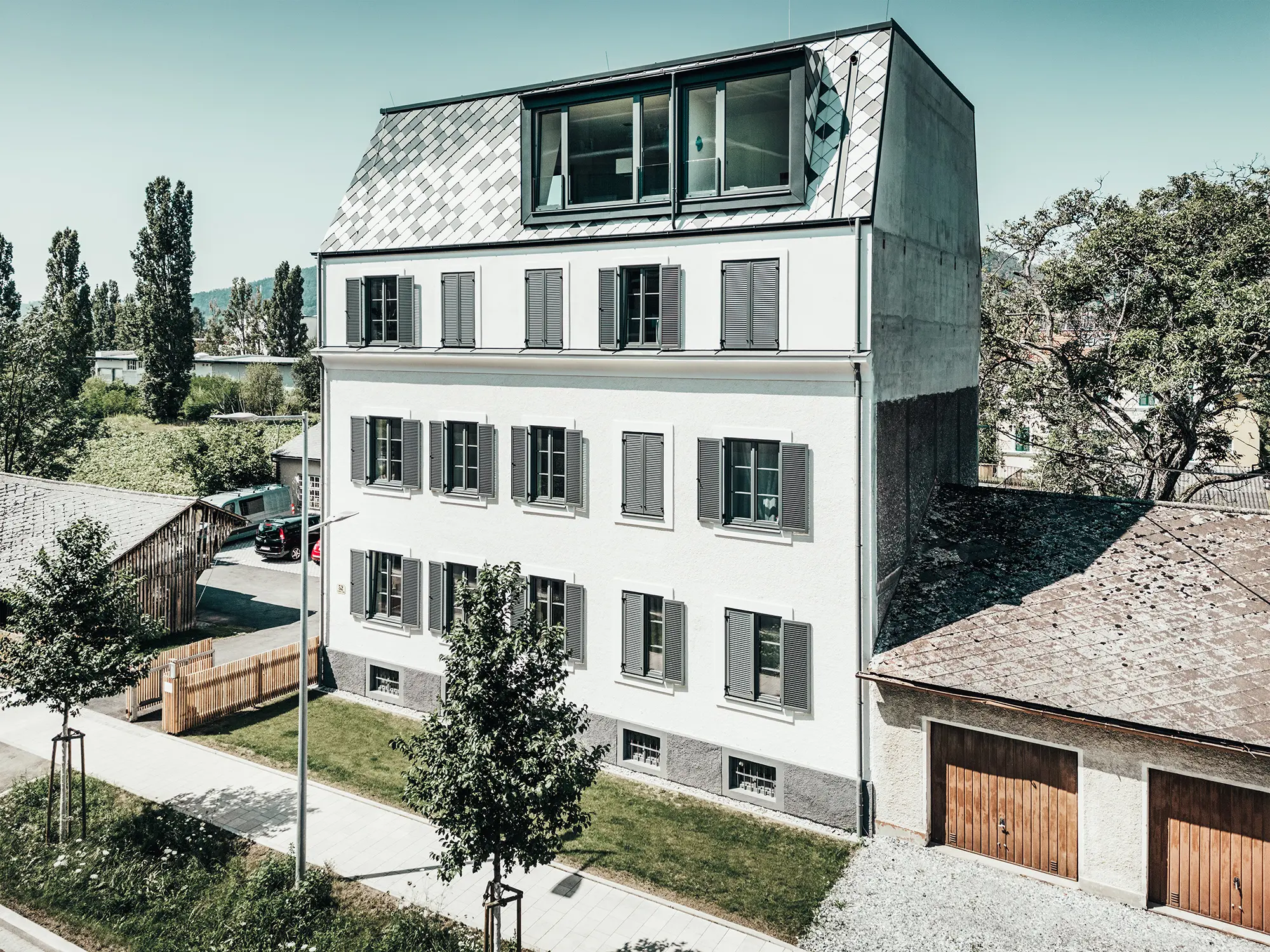 Vue de la villa depuis la rue.