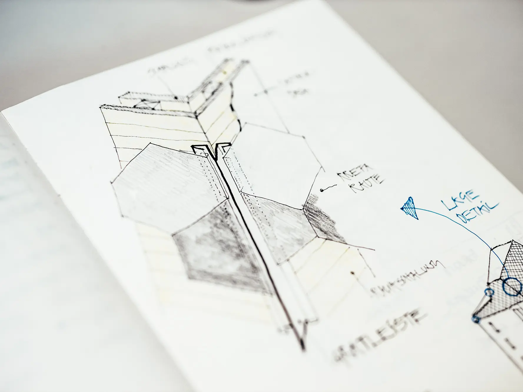 Enregistrement de l'esquisse pour le traitement de la toiture aux angles.