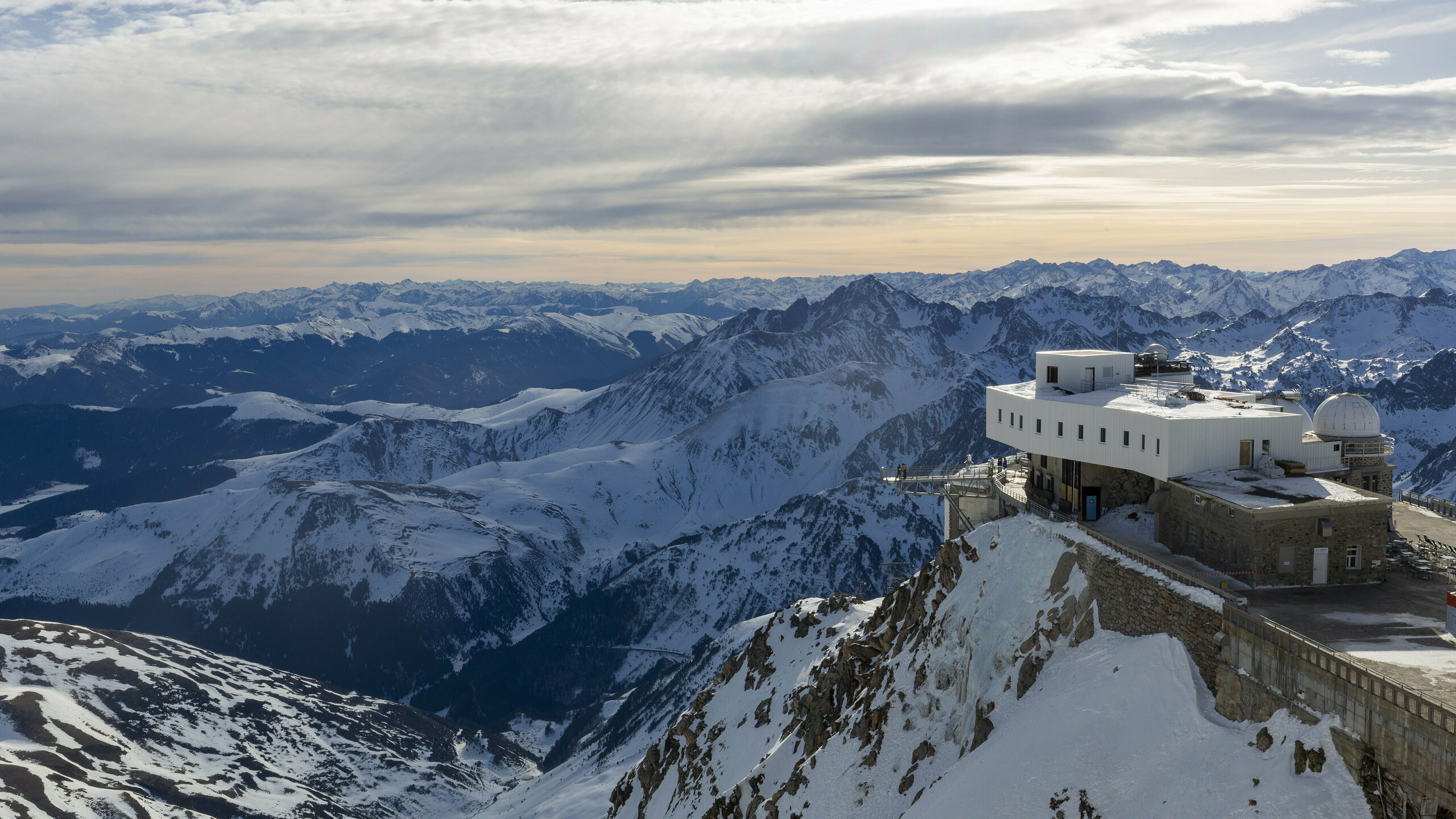 Vue montagne des Pyrénées Français et du Pic du Midi en Prefa P.10 Blanc Pur