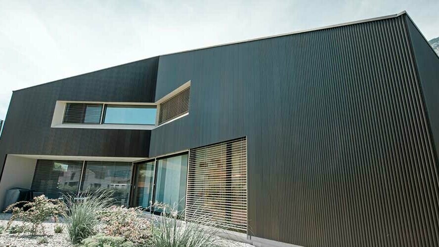 Maison d’habitation neuve avec revêtement de façade moderne de PREFA