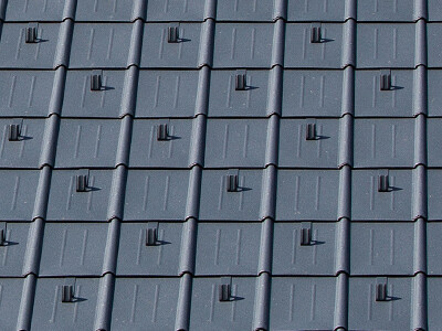 Tuiles PREFA avec arrêts de neige couleur P.10 gris anthracite
