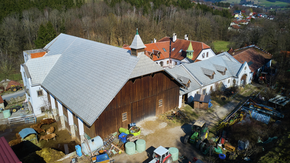 Une toiture de plus de 65 ans, prise de vue par drone. 