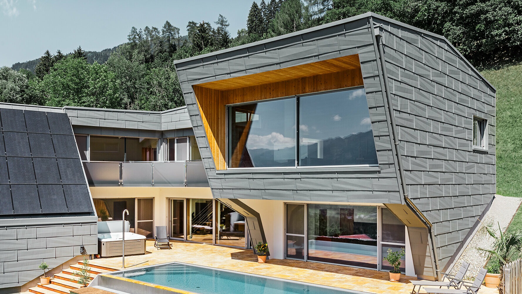 Maison individuelle moderne avec panneaux de toit et de façade FX.12 PREFA couleur P.10 gris souris