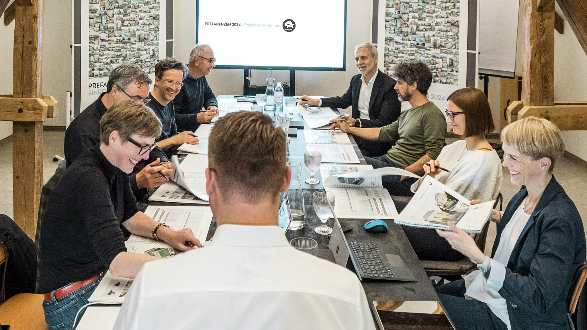 Le jury lors de la discussion des projets.