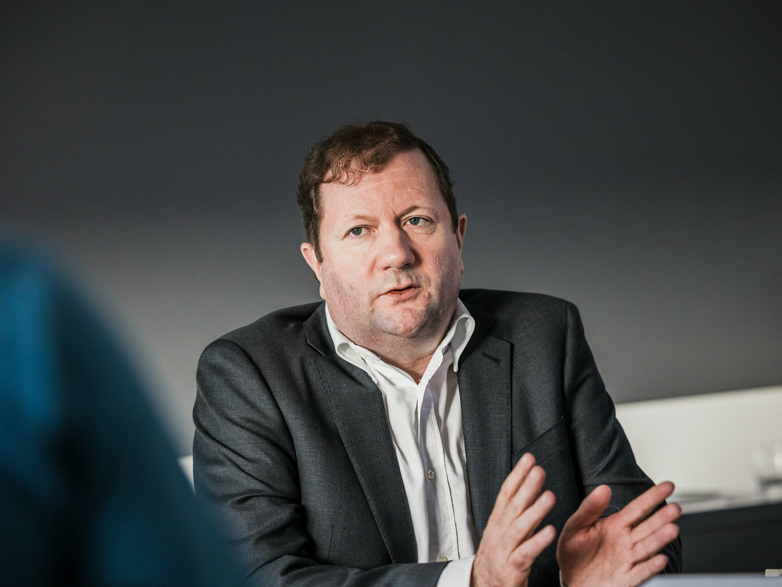 Pierre Hiblot, directeur général de Quemard, une entreprise familiale bretonne en activité depuis 1946. Le savoir-faire de Quemard rend la façade du Collège Léontine Dolivet non seulement visuellement saisissante, mais garantit également sa durabilité et sa résistance aux intempéries.