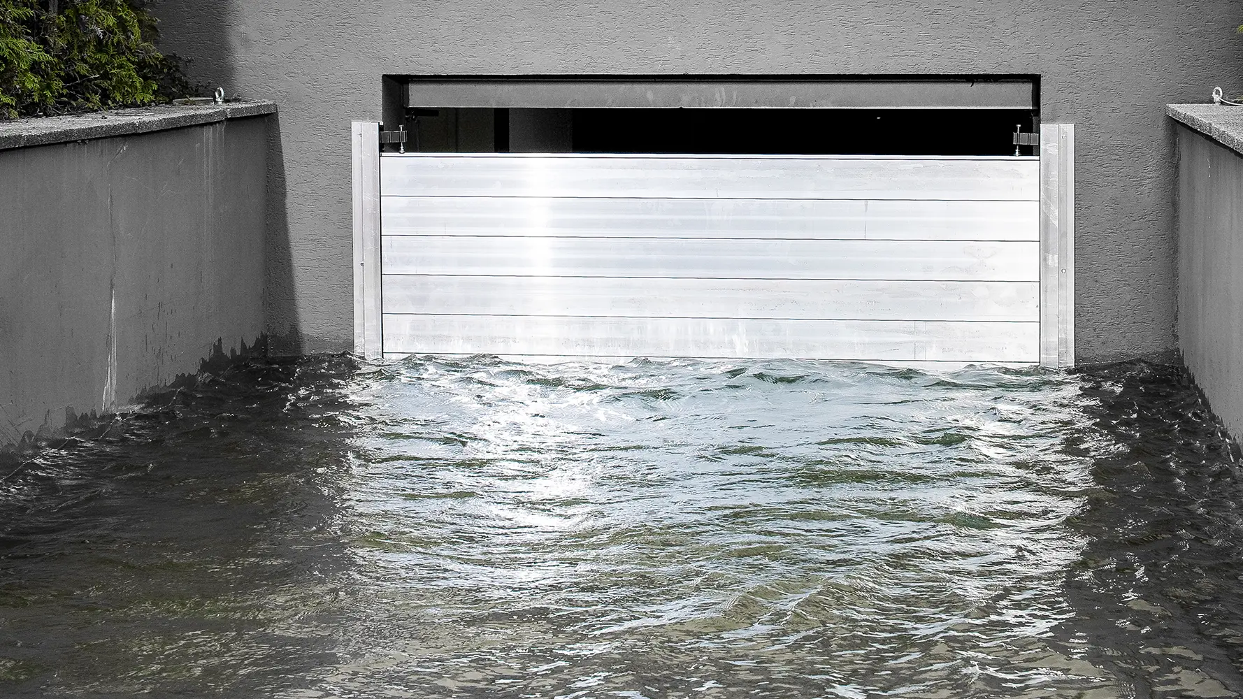 Garage d’une maison individuelle avec système de protection contre les crues PREFA