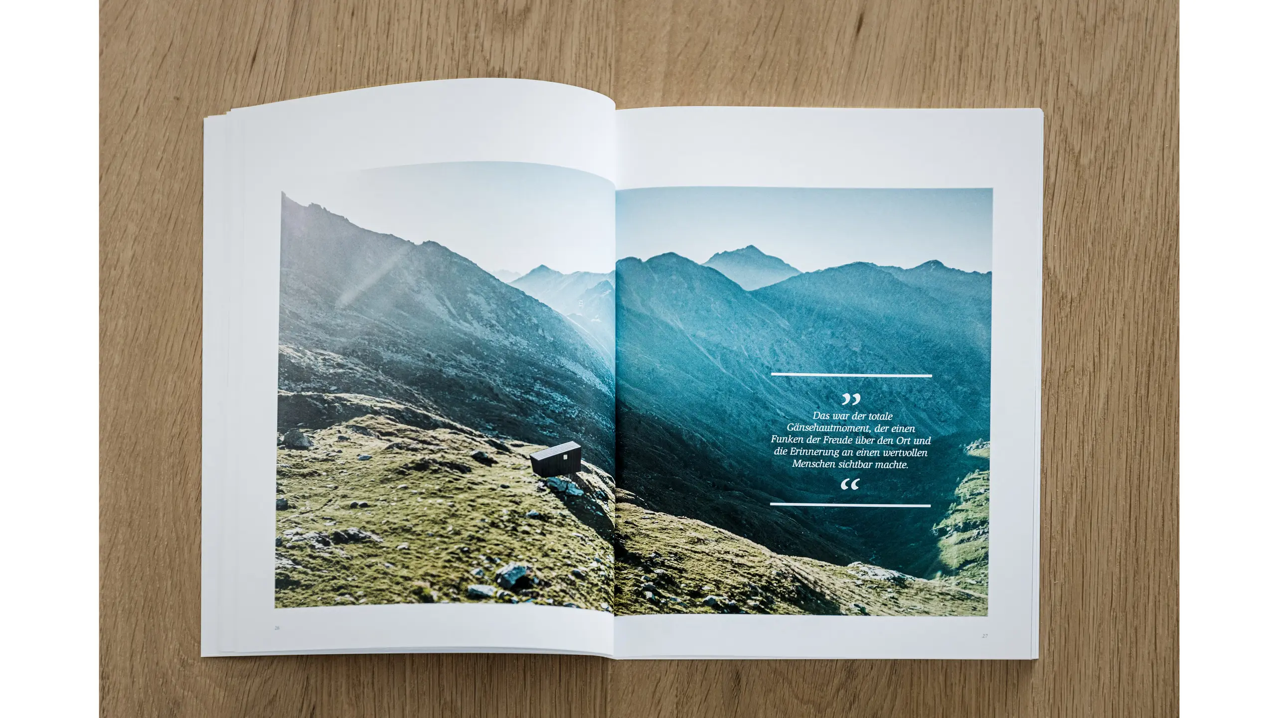 Photo du livre ouvert sur le début d'un article.
