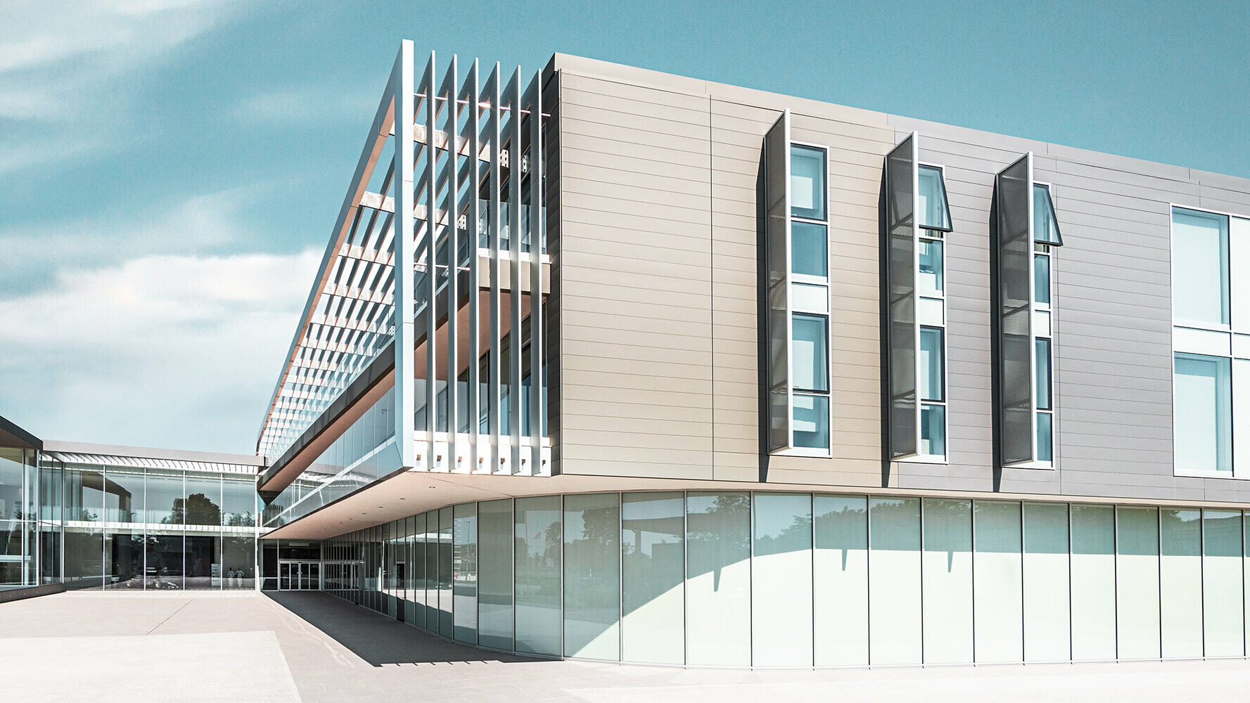 Centre de recherche et de technologie avec Sidings de façade moderne PREFA dans 5 couleurs différentes
