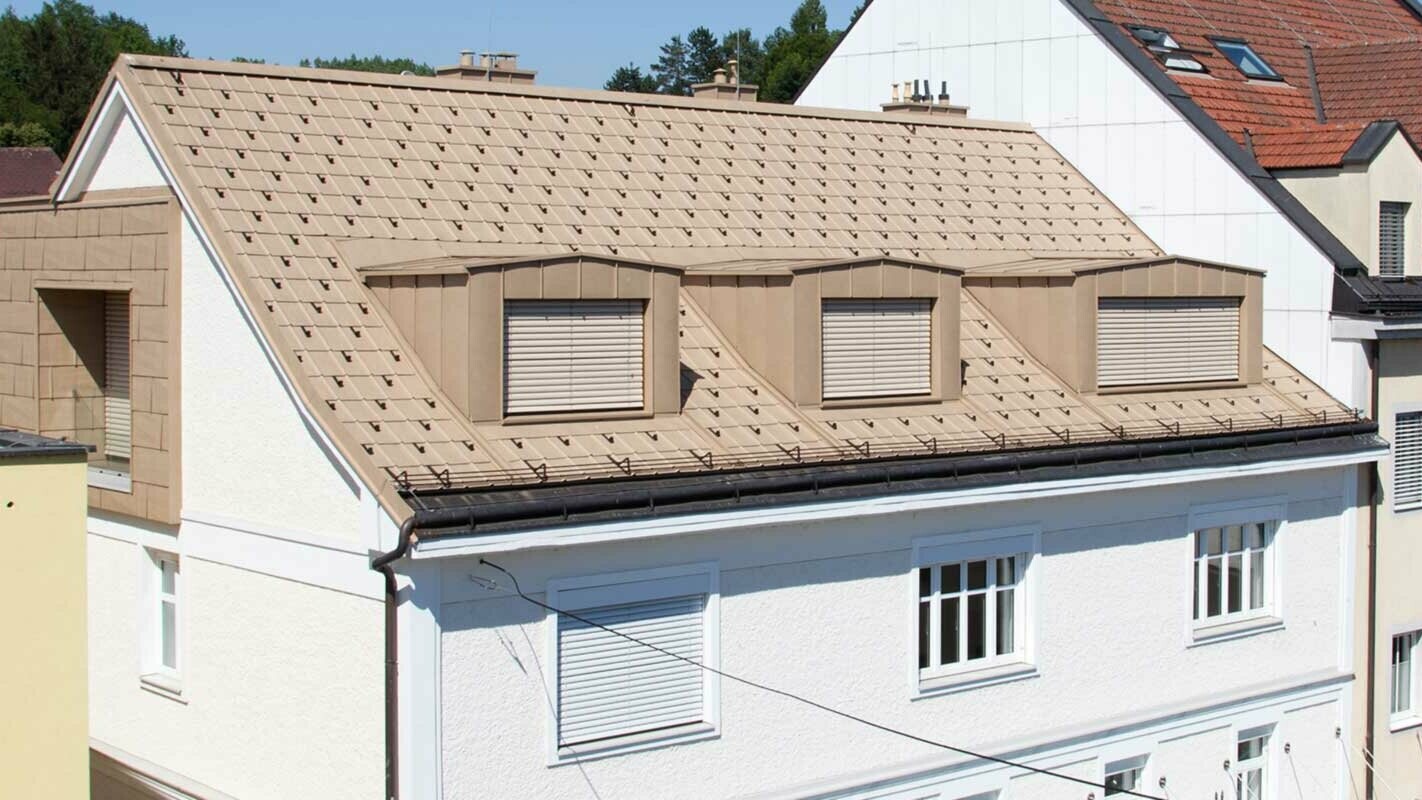 Rénovation de toiture à l’aide de panneaux de toit FX.12 PREFA