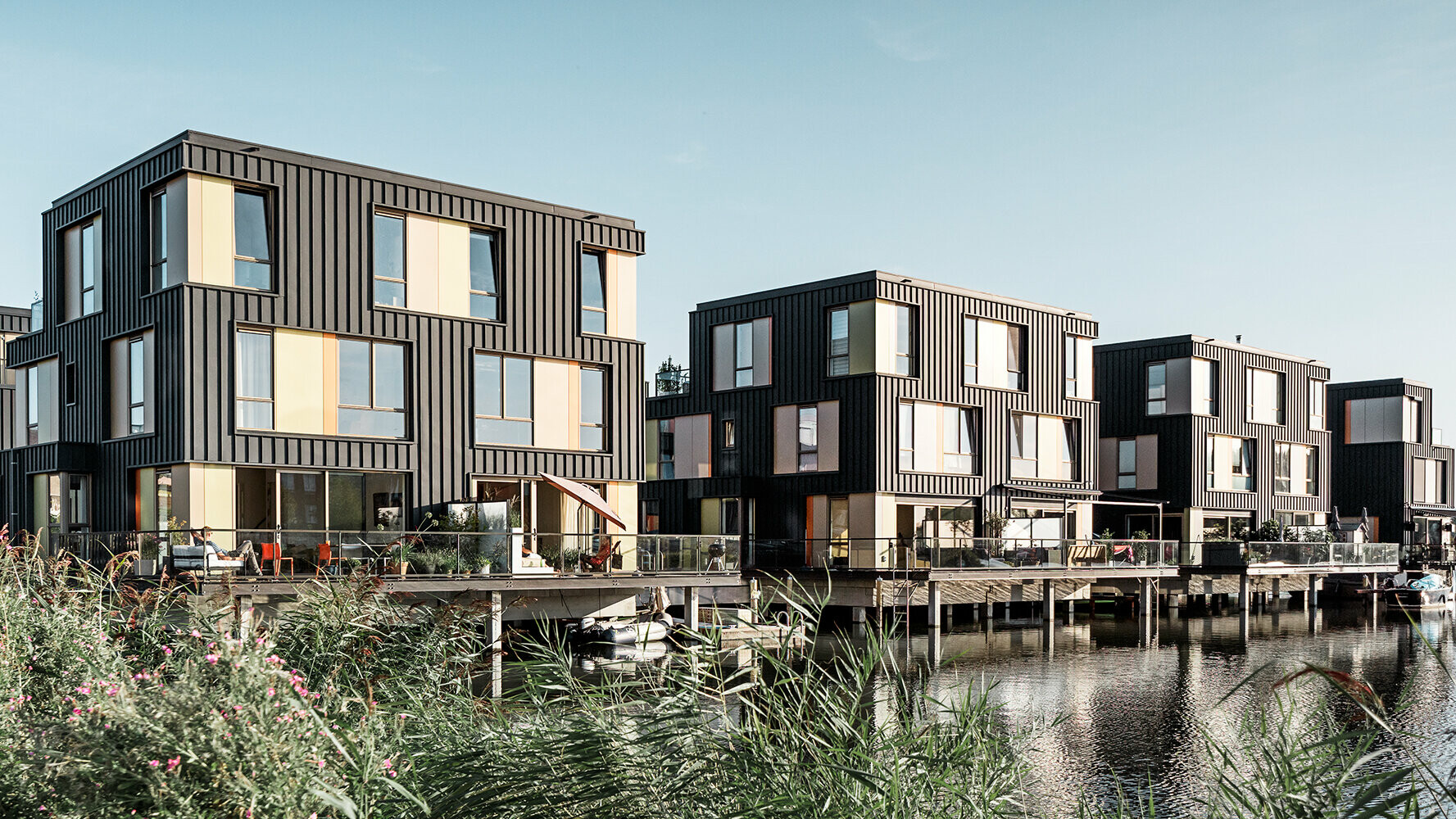 Lotissement de maison individuelles à Amsterdam en Prefalz dans la teinte anthracite