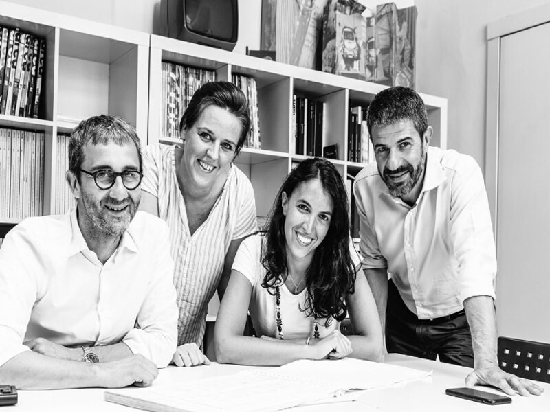 Le quatuor d'architectes est composé de Cesare Chichi, Stefano Maestri, Luisa Beretta et Francesca Capuzzo Dolcetta. Ils regardent tous l'objectif en souriant.