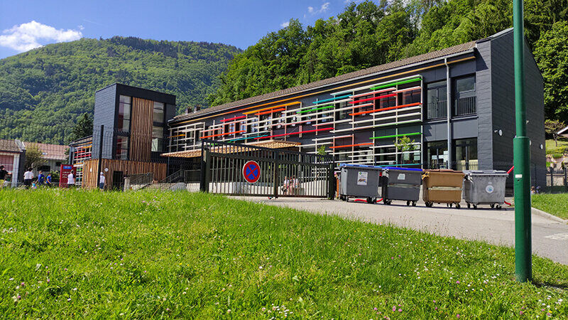 Rénovation de l'école élémentaire de Saint-Jeoire avec les Siding.X PREFA