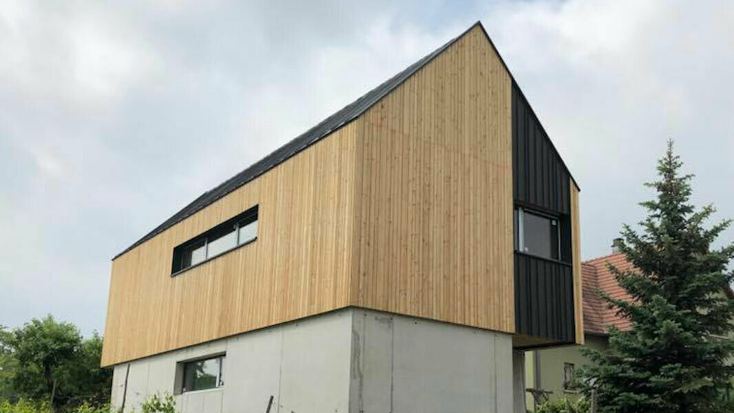 Maison suite à une rénovation alliant le bois et l 'aluminium