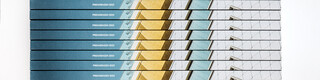 Vue de face de plusieurs livres PREFARENZEN 2023 juxtaposés, ce qui donne une impression d’imbrication.