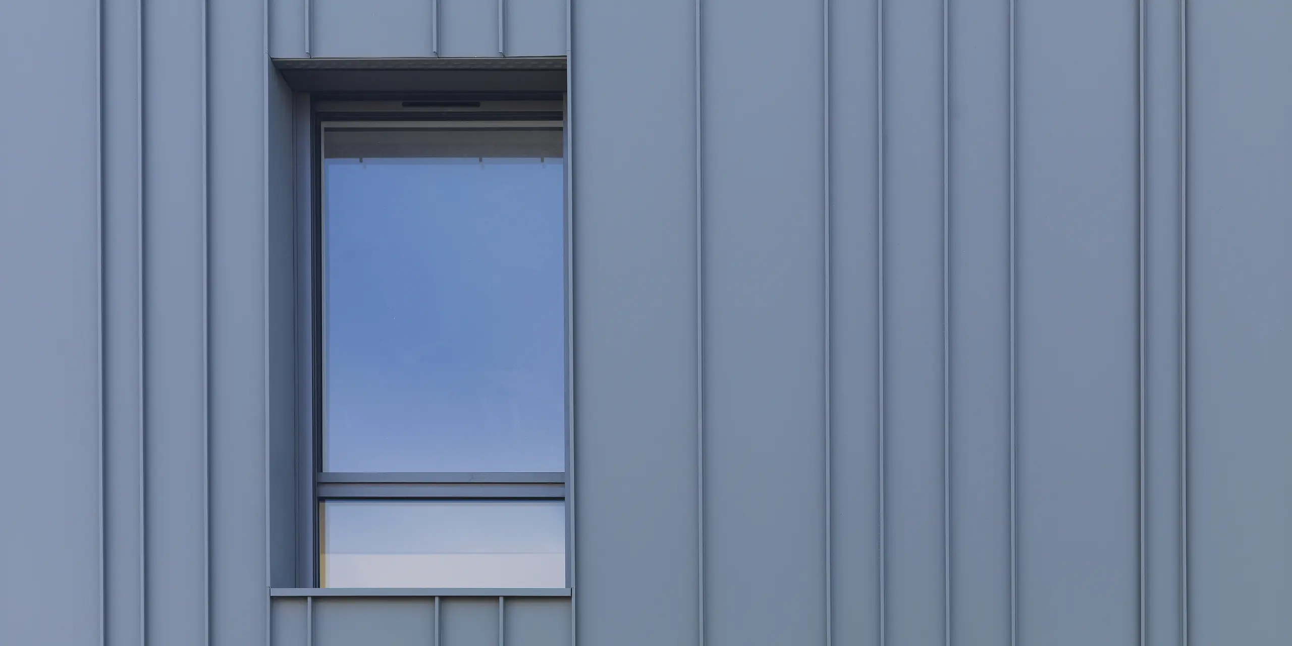 Vue détaillée de la façade en PREFALZ en P.10 gris souris