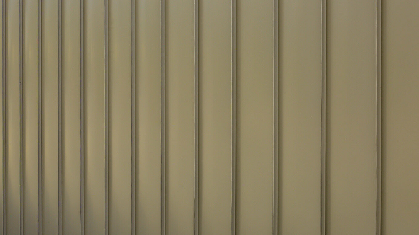 Zoom sur le joint debout en aluminium PREFALZ dans la teinte bronze