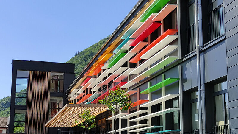 Rénovation de la façade d'une école grâce aux lames de Siding.X PREFA