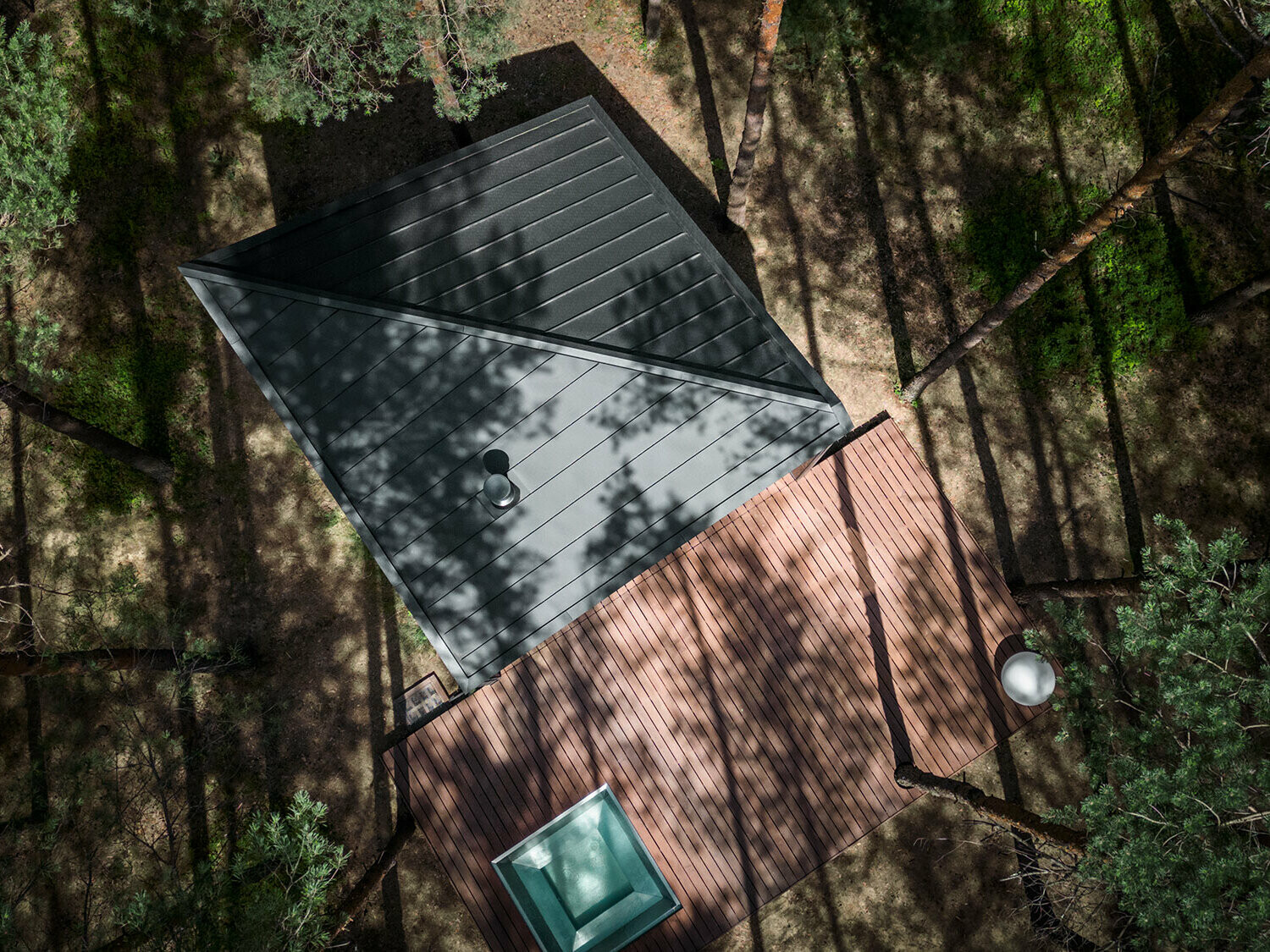 La Boroteka et son environnement incomparable vue depuis le ciel : on y aperçoit la forêt, la terrasse avec son jacuzzi.
