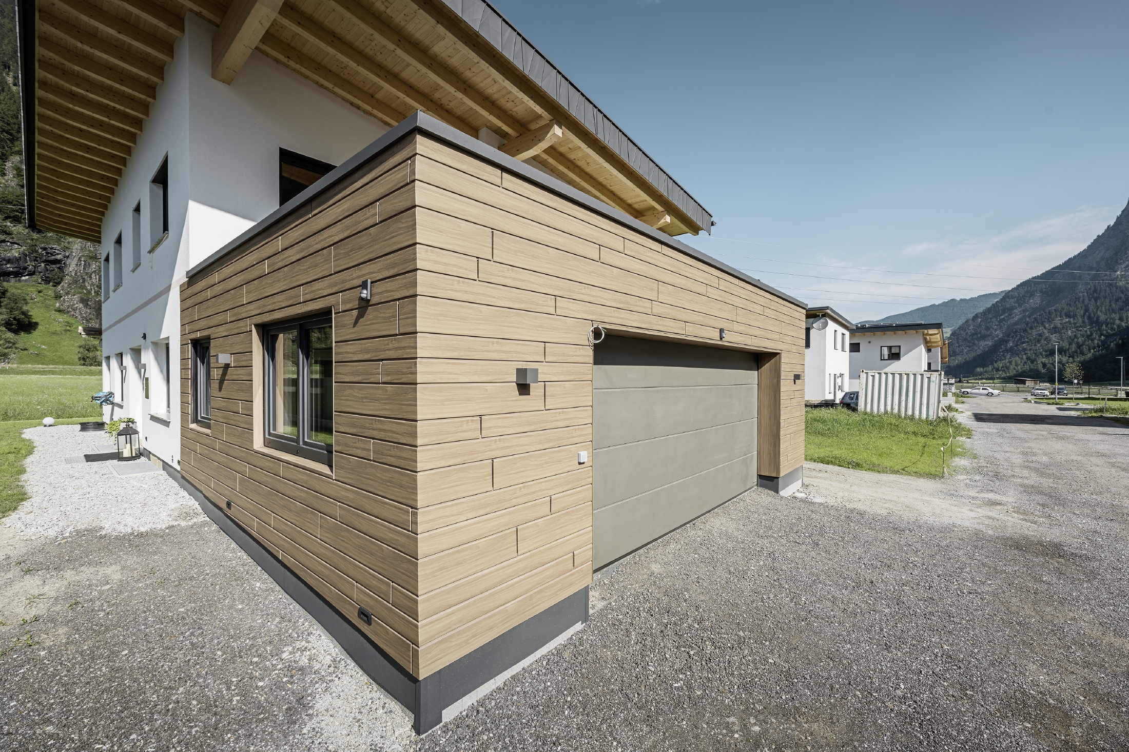 Bâtiments de référence PREFA Systèmes de façades Siding 38 noyer foncé