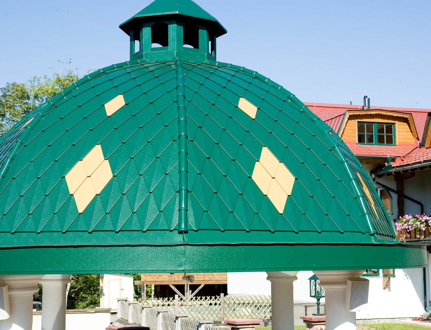 Bâtiments de référence PREFA Systèmes de toits Petit losange de toiture 06 P.10 vert mousse