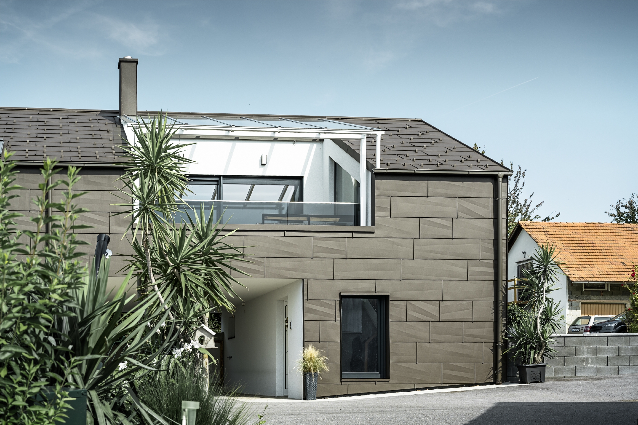 Bâtiments de référence PREFA Systèmes de façades Panneau de façade FX.12 01 P.10 brun